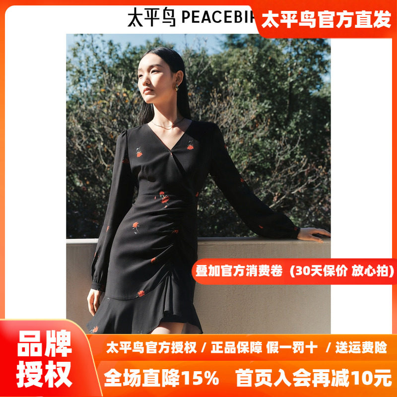 太平鸟雪纺碎花连衣裙女2026秋新款长袖短款花边裙摆法式V领气质