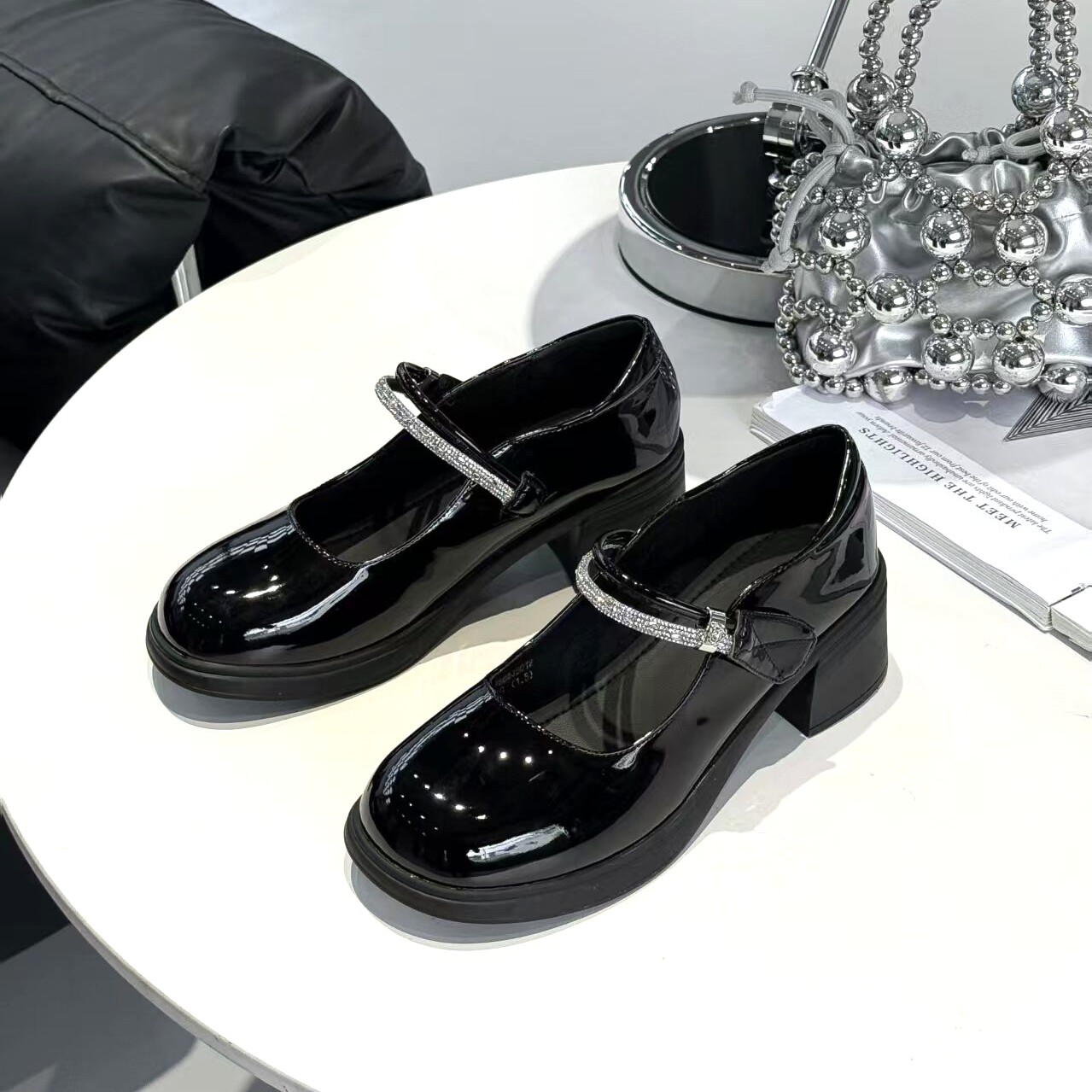 渊博2025新款粗跟单鞋女浅口法式高跟小皮鞋漆皮玛丽珍女鞋配裙子