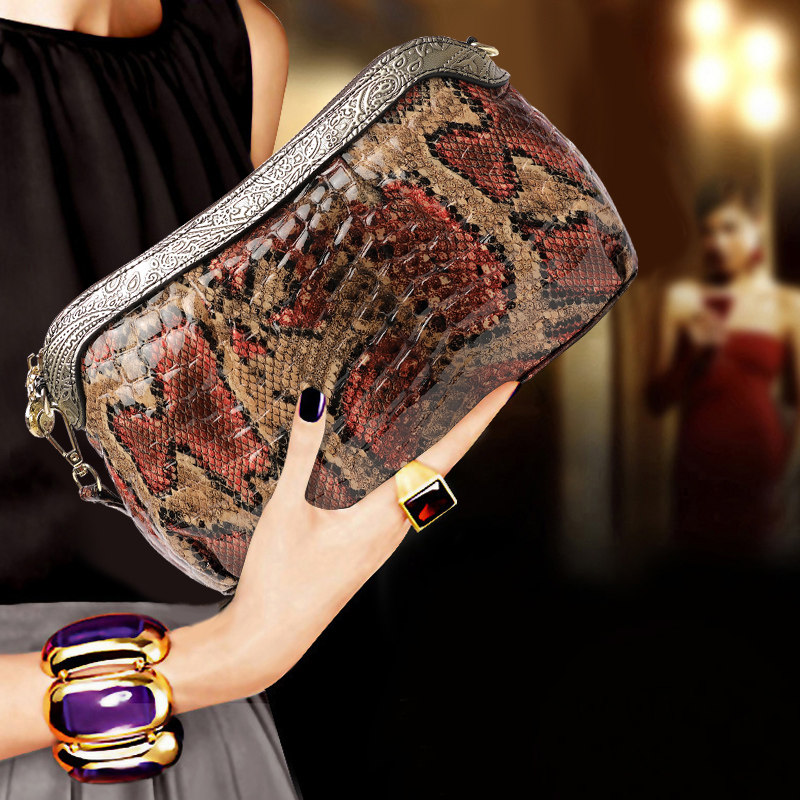 真皮手拿包女小包2020夏季新款斜挎小包包亮皮贝壳手拎手机零钱包