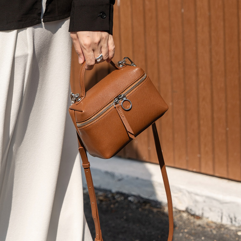 纯牛皮斜挎手提小方包女气质2026春季新款真皮休闲单肩小包化妆包,箱包皮具/热销女包/男包,小方包,淘宝优惠券,粉丝福利购,淘宝优惠卷