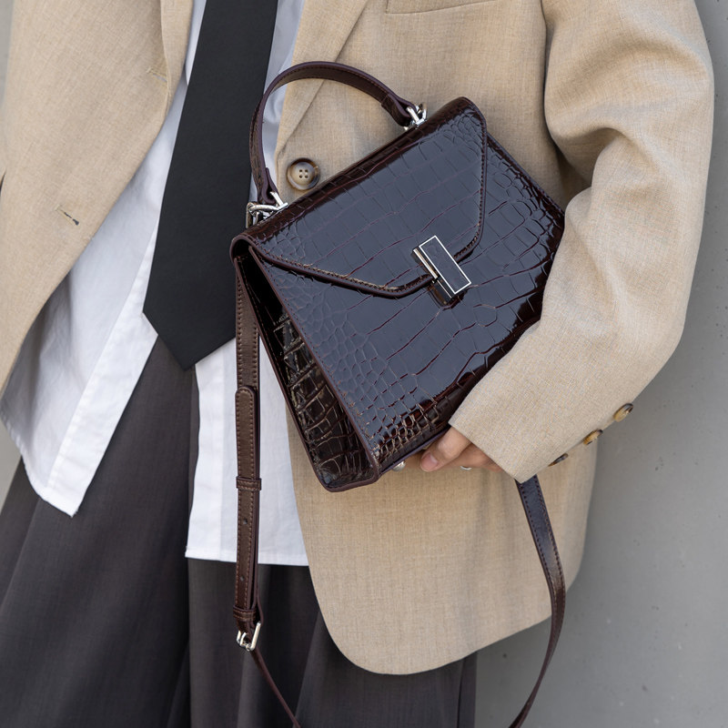 时尚鳄鱼纹真皮大容量斜挎手提包