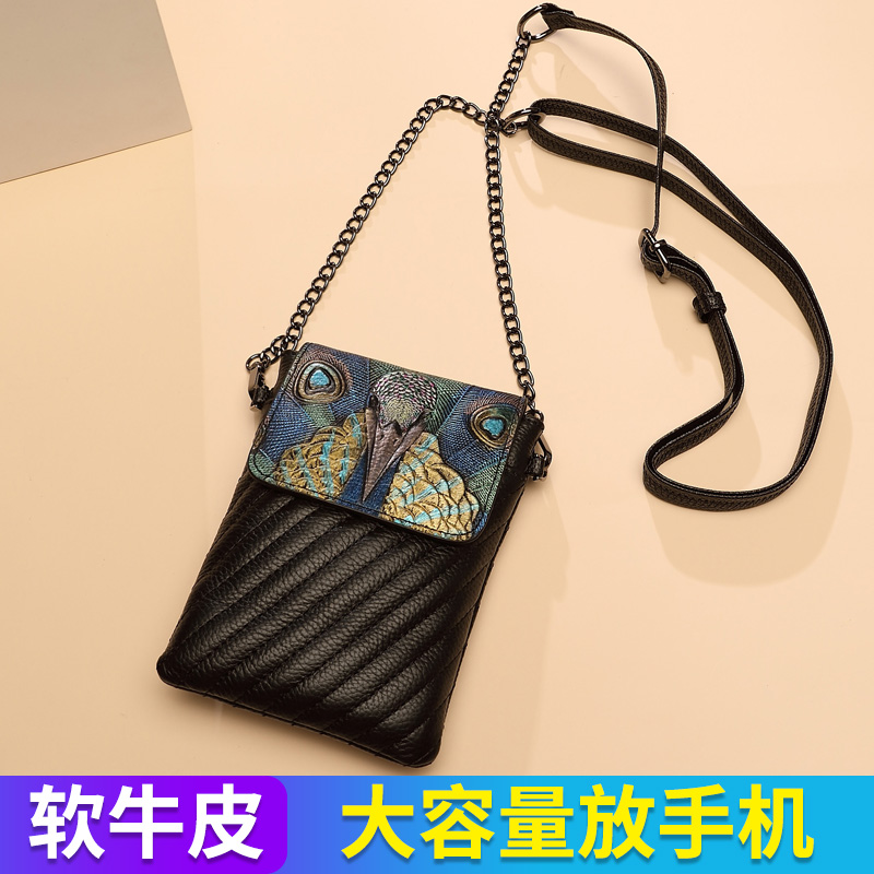 女士真皮斜挎小包包气质2025春季新款民族风竖款单肩手机包休闲包