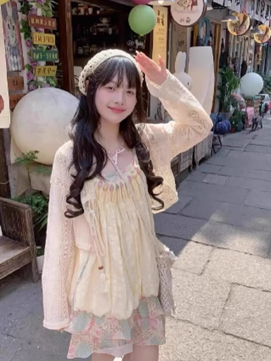 kumikumi设计感碎花拼接吊带连衣裙女夏季新款宽松气质花苞裙短裙