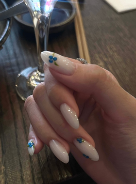 被问爆的高级小众美甲长什么样