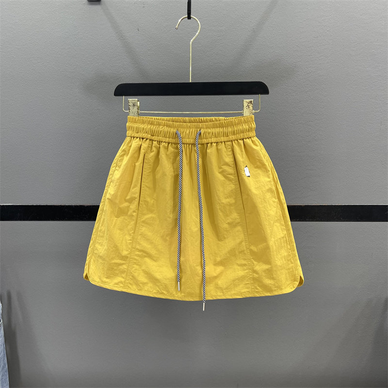减龄黄色工装半身裙女2026夏季薄款松紧高腰显瘦A字休闲运动短裙