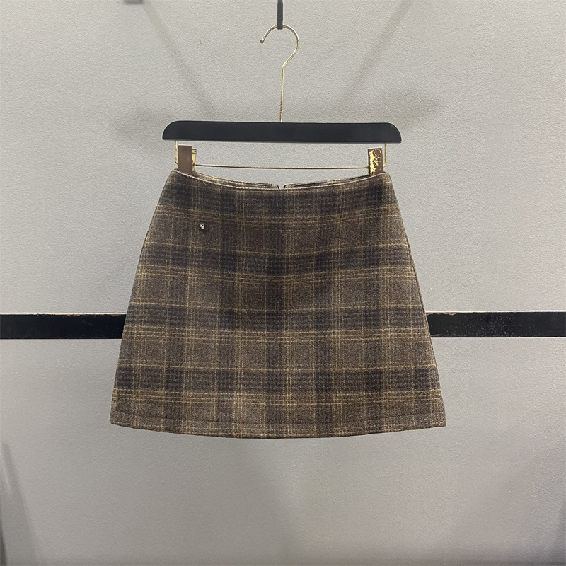 学院风格纹毛呢半身裙女包臀短裙