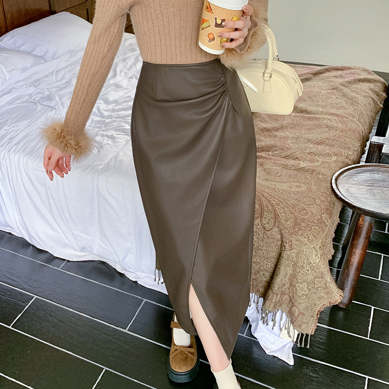 不规则半身裙女2025新款秋冬设计感褶皱包臀高腰开叉pu中长款皮裙