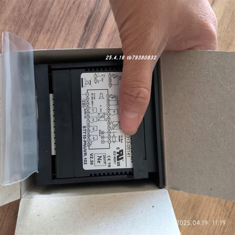 议价鹳ST710-KHJV.03温度控制器ST48-WHDVM.04FP