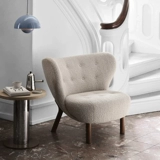 Простая и современная северная взрослая личность дизайнера личности скандинавской квартиры.