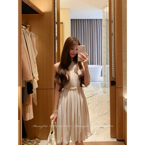 温柔气质木耳收腰无袖连衣裙