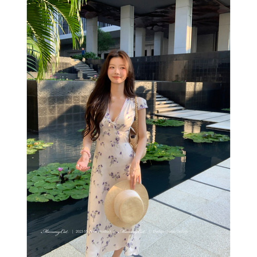 Mummy Cat 下蛋喵【潘海利根】法式浪漫刺绣碎花度假缎面连衣裙