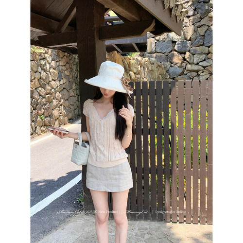 古早美女v领镂空微透显瘦针织T恤