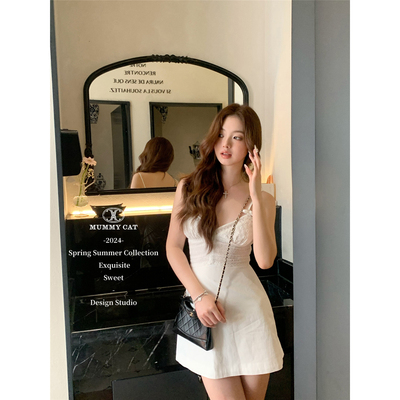 重工刺绣带钻吊带短款连衣裙