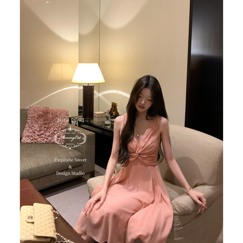 100人丝扭结v领无袖连衣裙