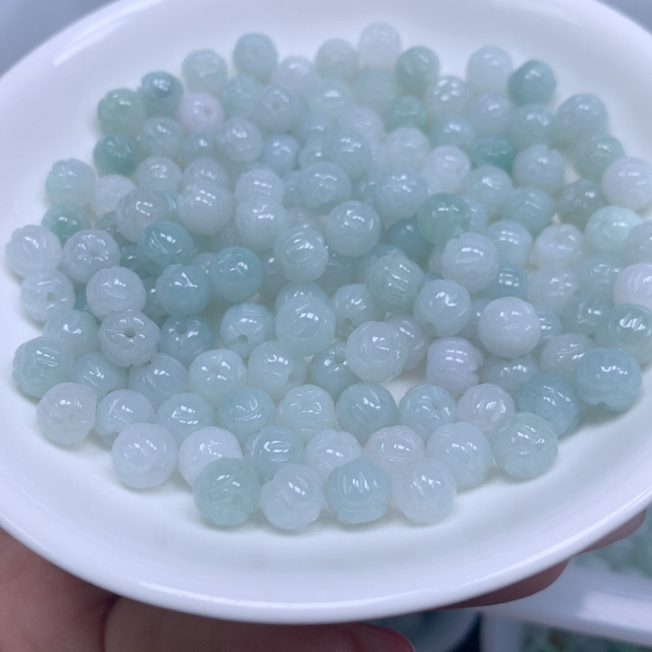翡翠A货卡7mm冰绿白莲花珠30颗