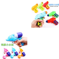 Маленький водный пистолет, дельфин