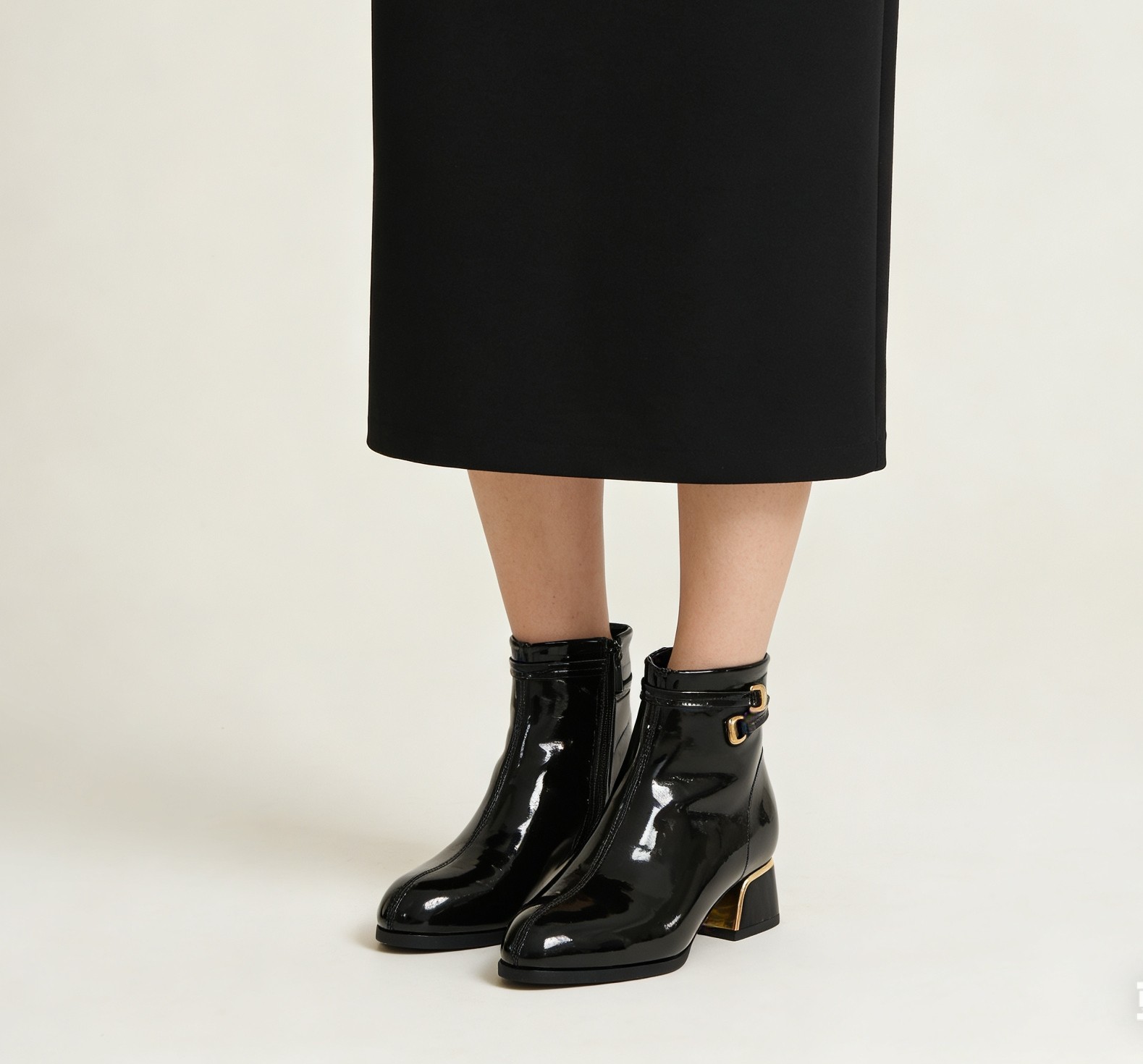 2025新款高跟洋气小短靴增高粗跟女靴妈妈鞋加绒加厚短靴女3510