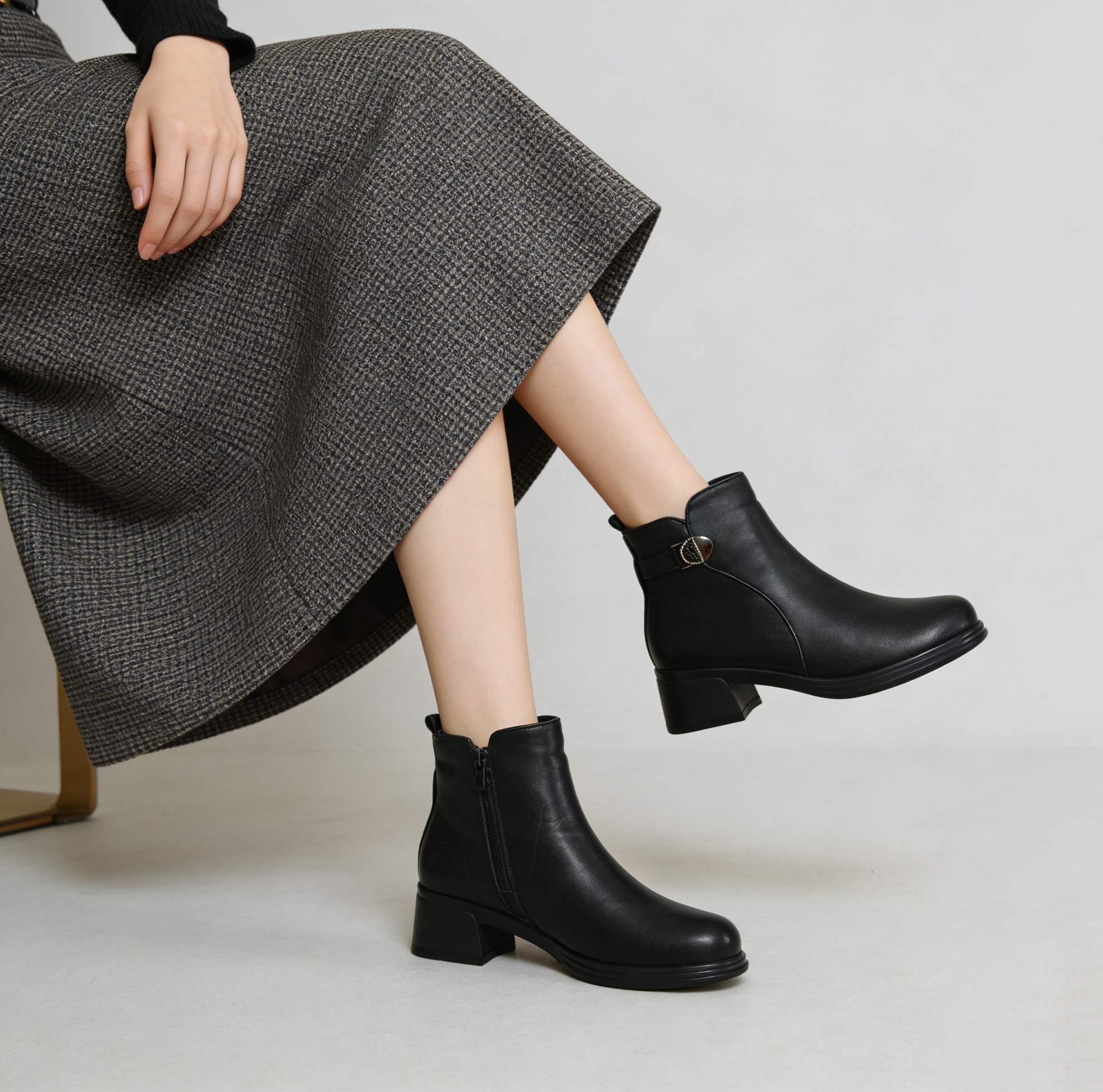 短靴女2025粗跟切尔西靴高跟圆头百搭马丁靴妈妈鞋加绒短靴8821