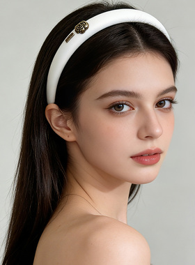 LASS LIZ原创设计发卡2026春夏新款优雅小香白色皮质光版头箍通勤