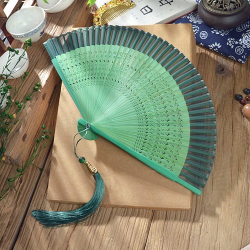 古风扇子折扇扇子蜻蜓舞蹈扇雕花