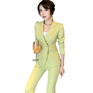 女神范气质时尚套装2026秋装新款洋气显瘦职业装小西装微喇长裤女