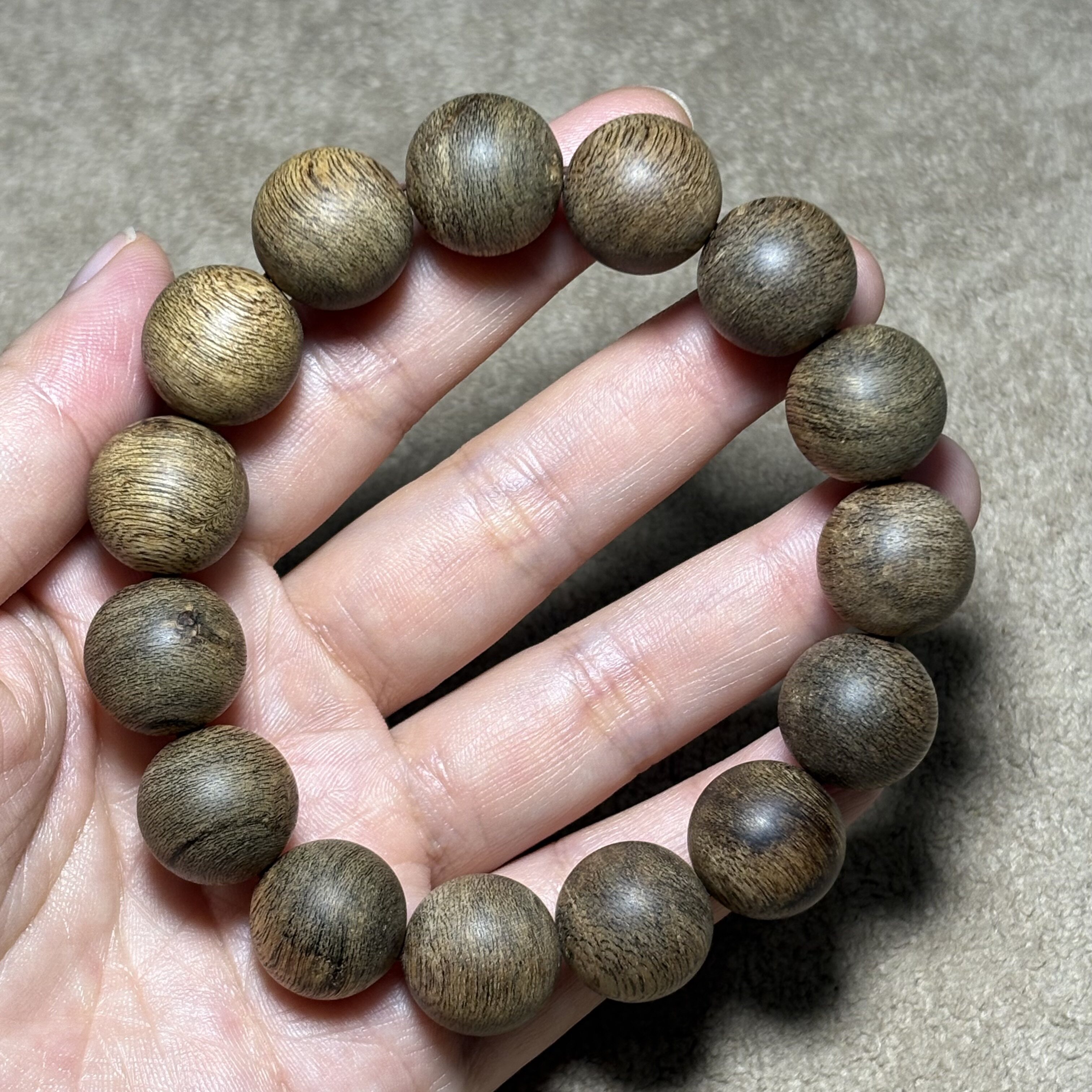 8-9分沉达拉干沉香手串15mm