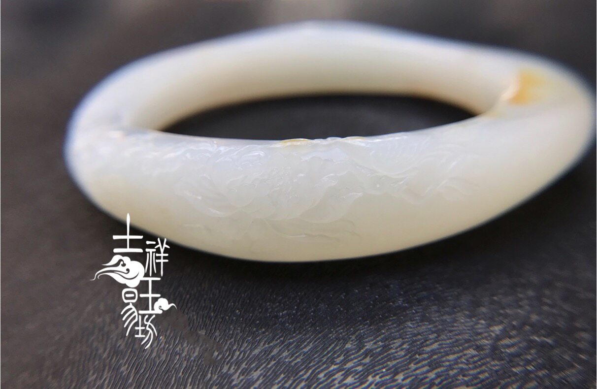 *吉祥玉易坊*新疆和田独籽料&nbsp;&nbsp;黄皮&nbsp;&nbsp;国色天香&nbsp;&nbsp;&nbsp;牡丹手镯