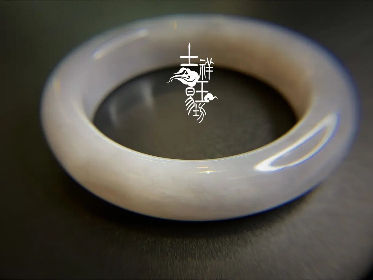 *吉祥玉易坊*青海玉  烟青料  灰色调  宽版正桩大手镯60.95 圈口