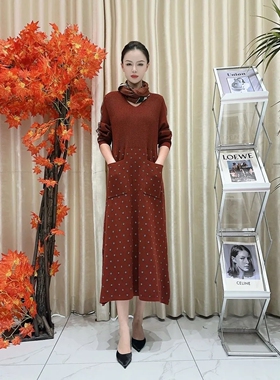 A044胭脂红提花带丝巾设计款气质秋冬轻奢针织连衣裙时尚复玥玥羊