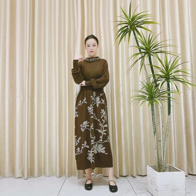 9887咖色脖领枝叶设计款羊毛气质秋冬轻奢针织连衣裙时尚复古