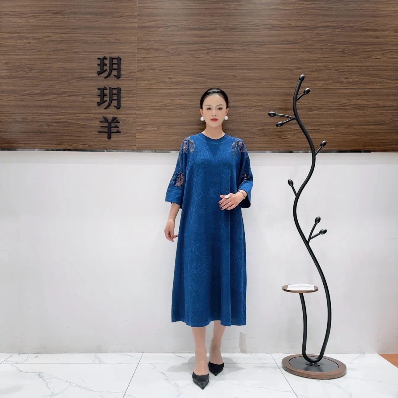 A498蓝色镂空针织连衣裙收腰显瘦设计师优雅时尚气质复古夏玥玥羊