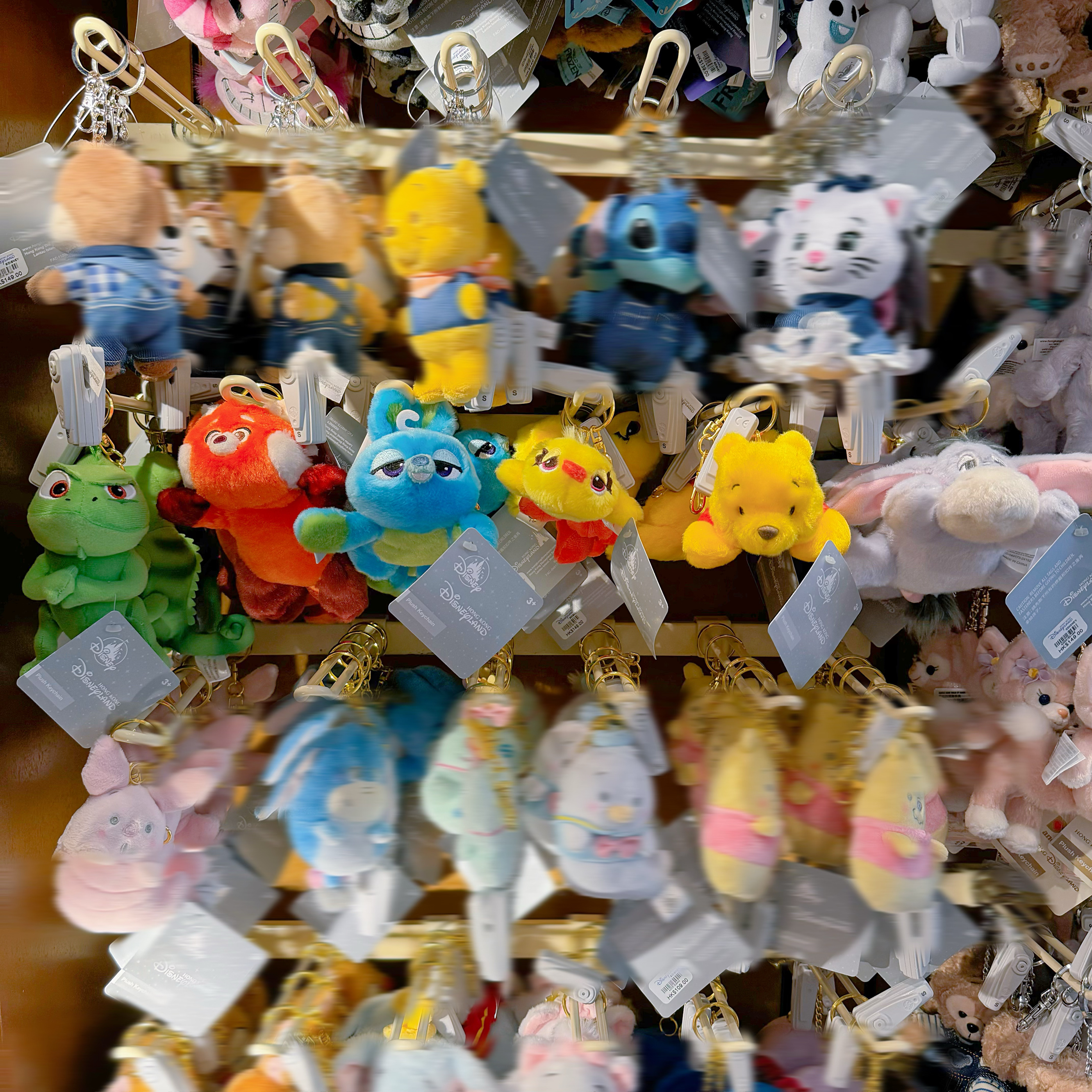 香港迪士尼趴趴系列维尼达鸭兔哥小美伊尔驴钥匙扣挂件毛绒钥匙扣