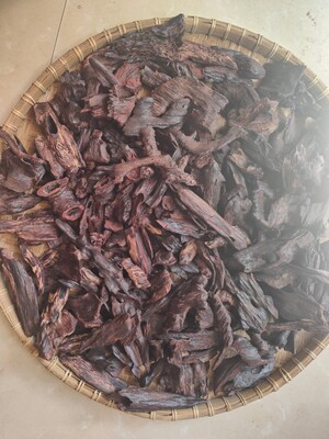 海南花梨公迦南香海南红土降真香土埋虫漏老料全油造型手把件摆件