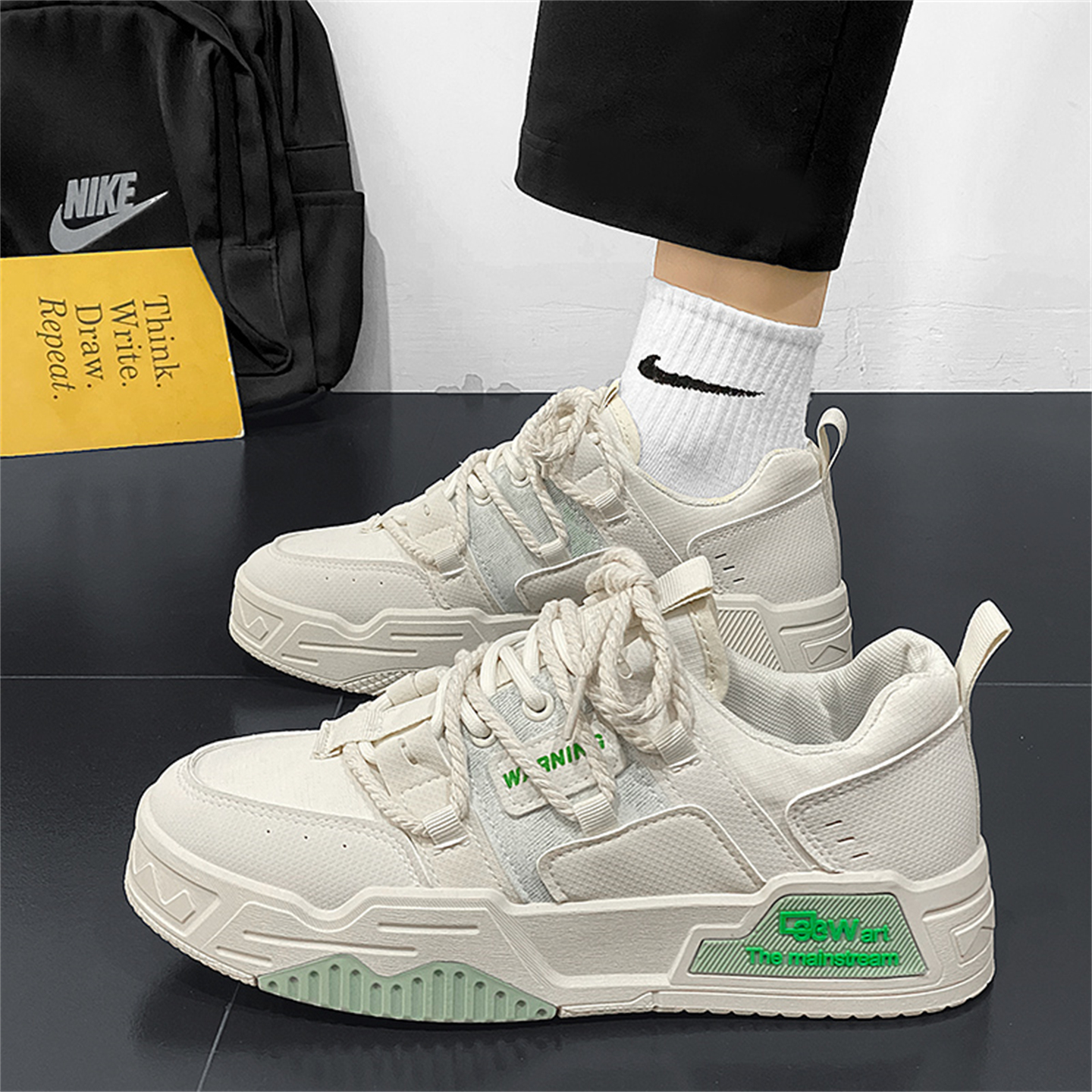 鞋子男冬季中学生运动休闲小白板鞋男百搭增高设计感小众潮鞋男生