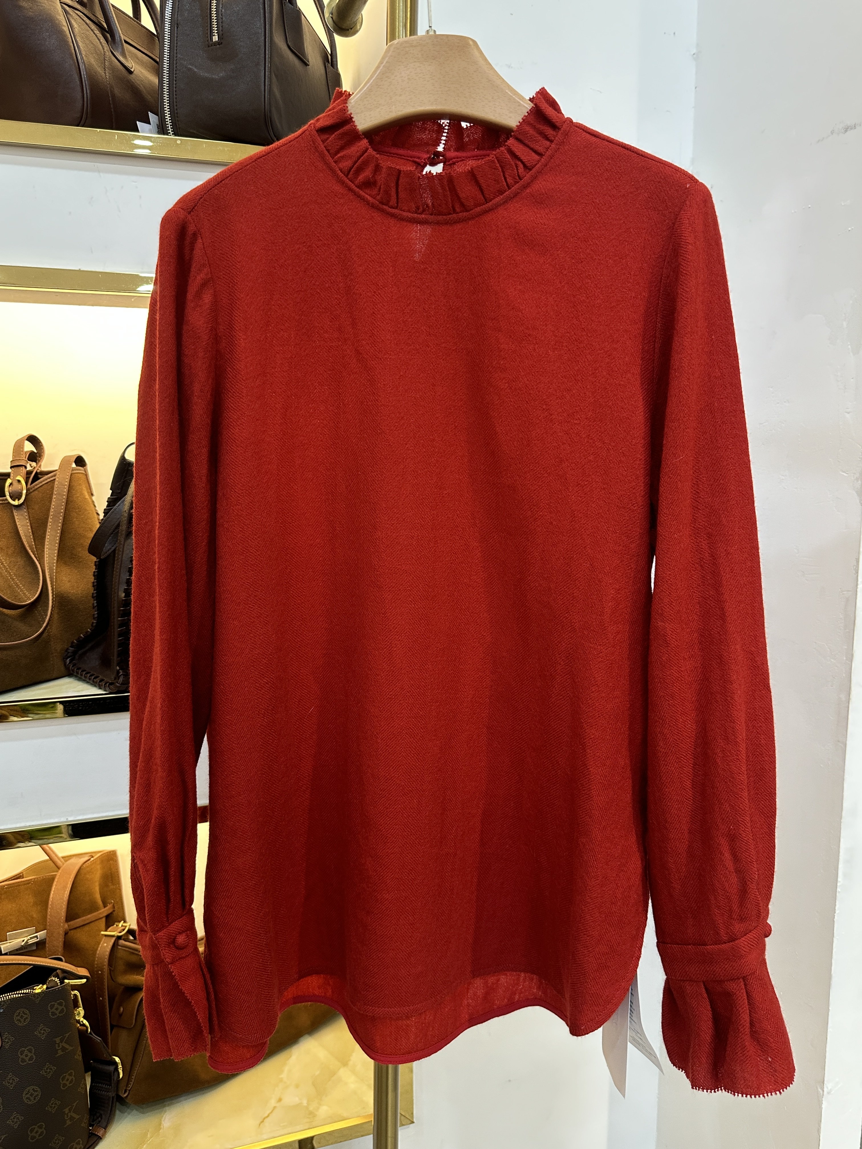 2026春季新款女装红色纯羊毛宽松圆领套头打底衬衫