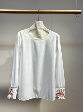 诺诺26年早春新中式简约圆领宽松长袖提花刺绣长袖T恤X320201