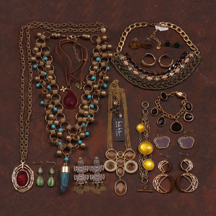 68这批老货等了三年打扮样品欧美夸张复古项链耳环夹钉金色女港风