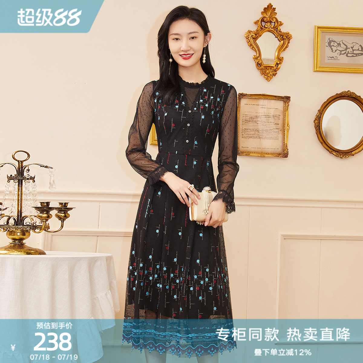 网纱拼接，精美刺绣，飘逸裙摆