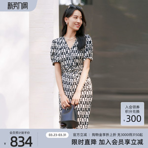 歌蒂诗夏专柜新款高级印花桑蚕丝收腰显瘦性感V领连衣裙8E21L3143