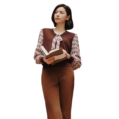 歌蒂诗春季专柜新款时尚通勤系带领口假两件针织衫 1E32Z1581