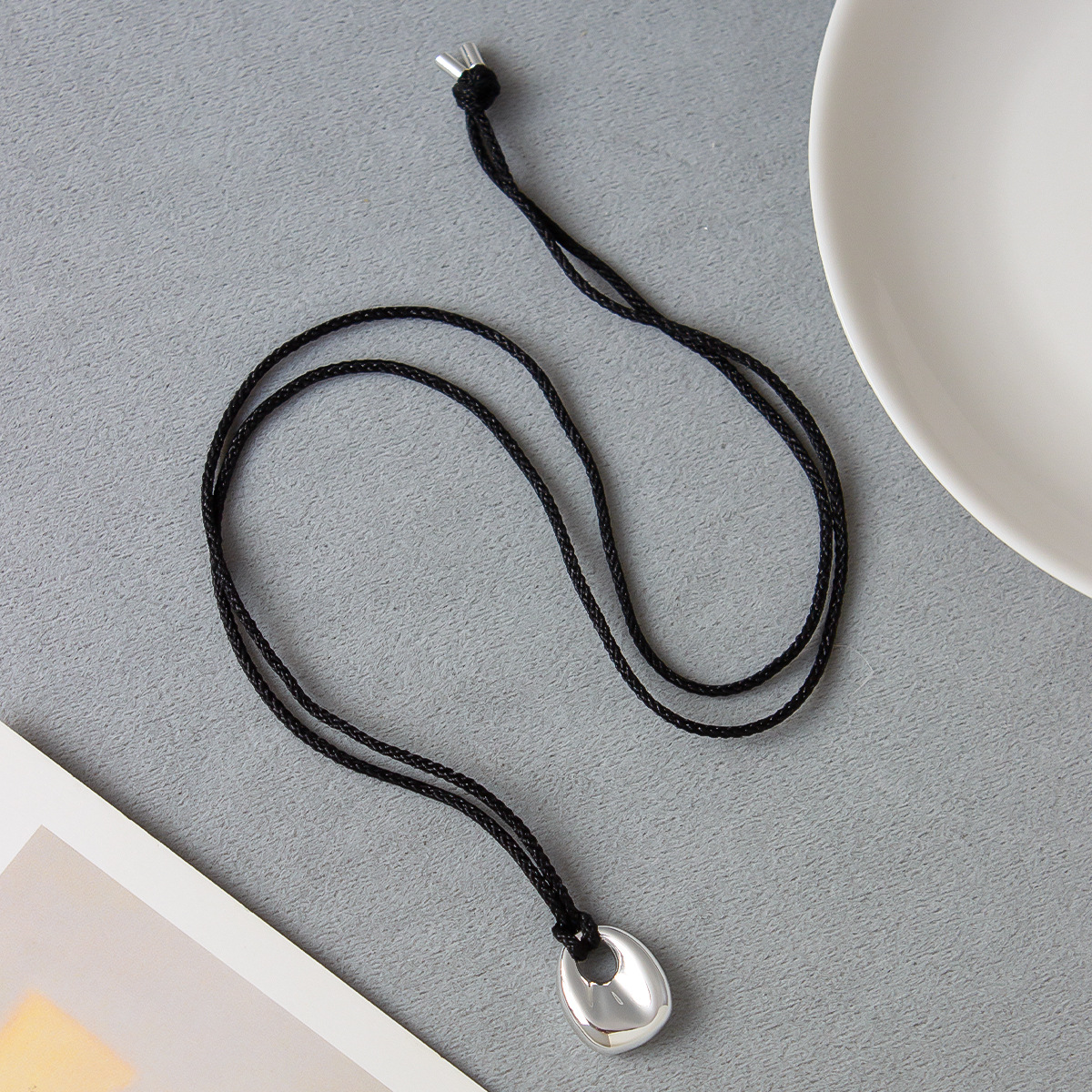 车静媛同款银色包包项链 2024新款轻奢黑绳长款可调节银色毛衣链