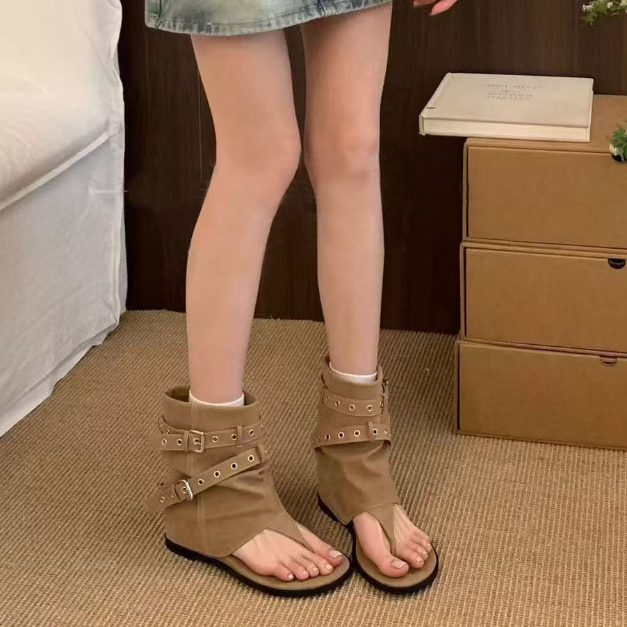 夹趾凉靴女内增高复古风百搭2026新款皮带扣软底炸街夹脚凉靴坡跟