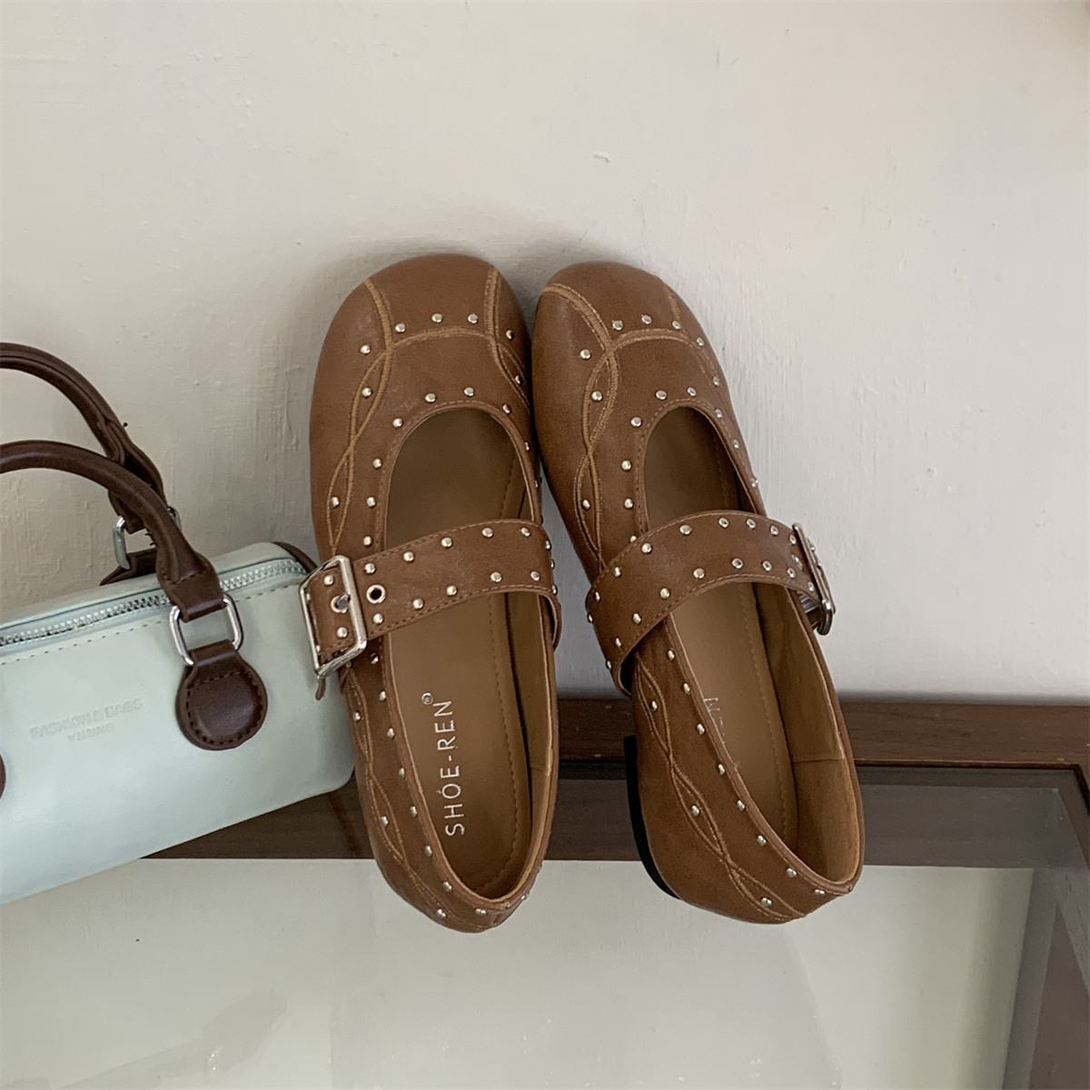 单鞋女低跟复古风铆钉2026年新款玛丽珍鞋平底一字带皮带扣小皮鞋,女鞋,浅口单鞋,淘宝优惠券,粉丝福利购,淘宝优惠卷