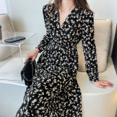 连衣裙好 显瘦碎花雪纺中长款 看裙子茶歇裙v领韩 时尚 2026春秋季