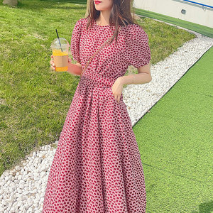 2025别致惊艳裙子夏天显瘦高级粉色连衣裙女夏时髦碎花茶歇裙长裙
