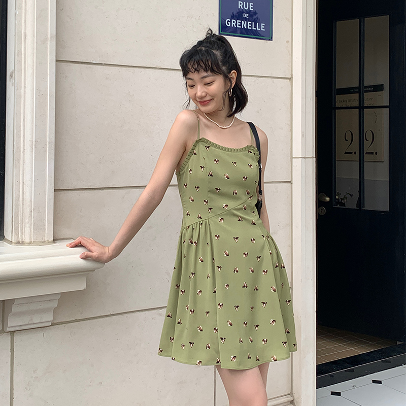 分割设计吊带收腰连衣裙