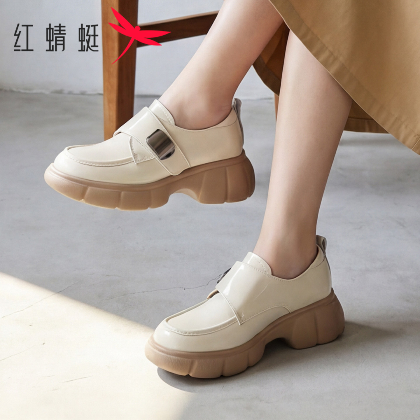 红蜻蜓厚底乐福鞋女2026春季英伦风亮面魔术贴增高松糕鞋休闲单鞋