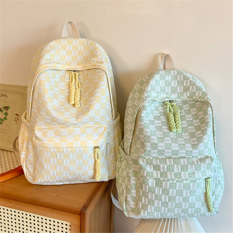 休闲出游女孩双肩包涤纶轻便防水图片