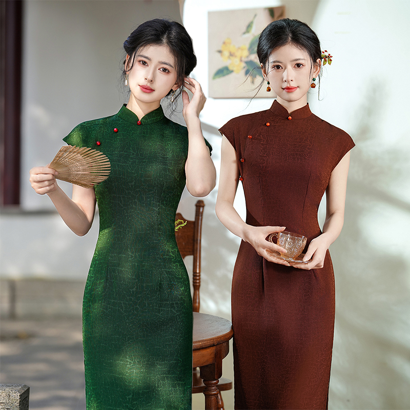 新中式绿色复古送考旗袍2025年春夏新款改良老钱风简约气质连衣裙
