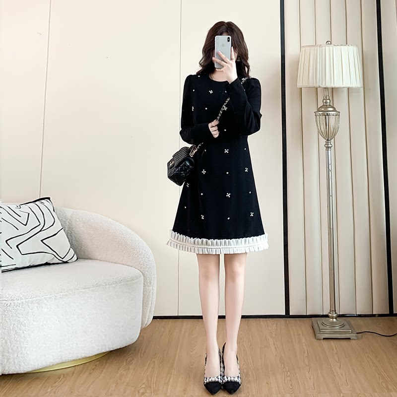 法式重工长袖小黑裙女2025年秋冬季新款高级感修身显瘦连衣裙子